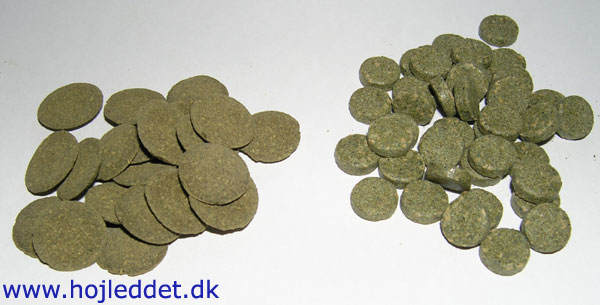 Two types of catfish pills with spirulina - in the right Hikari algea discs and inthe left JBL Novofect.
